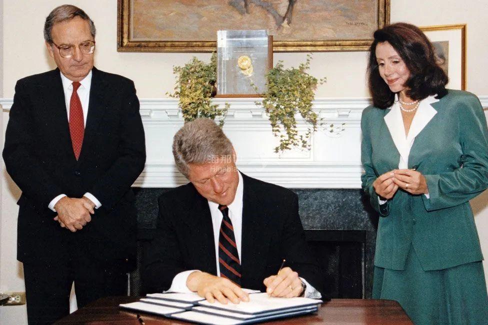 美国政党结构9-1993年佩洛西与克林顿.jpg