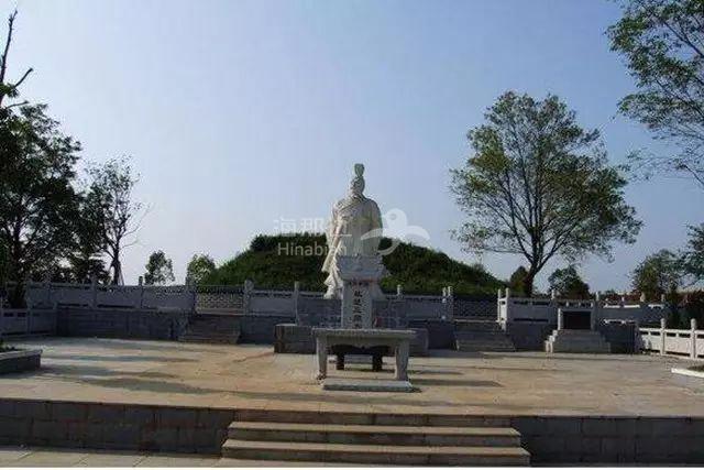 图7-汨罗屈原墓葬全景.jpg