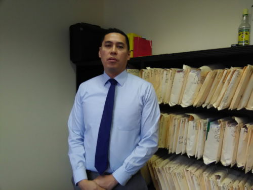 罗伦佐表示,现在H-1B申请比以前审查更严。(美国《寰球日报》/韩杰 摄) ..