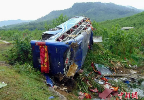 游客大巴翻车事故。图片来源:<a target='_blank' >中新网</a> ..
