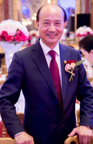 欧洲青田同乡总会会长陈少奇认为,马克龙在新年致词中说“和谐社会"是较大心愿,这与习近平主席的目标一致。(被访者供图) ..