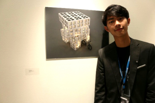 张逸晖曾醉心于艺术,其设计作品多次获奖。(张逸晖提供) ..