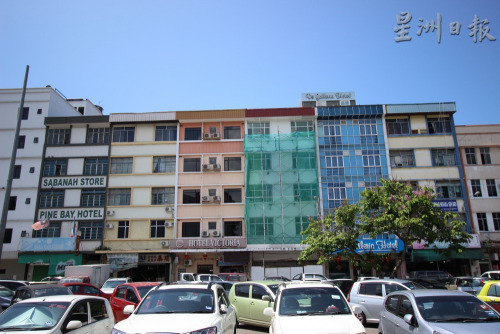 曾经是水屋区的甘榜亚逸,近年来已转型成酒店区,当地有不少酒店。(马来西亚《星洲日报》) ..