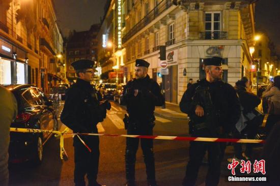 图为警方封锁事发地段。 <a target='_blank' >中新社</a>记者 龙剑武 摄 ..