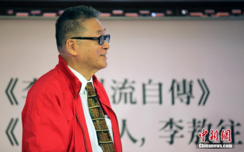 图为2015年4月23日,即将迎来80岁生日的作家李敖在台北发表新作《李敖风流自传》、《虽千万人,李敖往矣》两本新书。<a target='_blank' >中新社</a>记者 刘舒凌 摄 ..