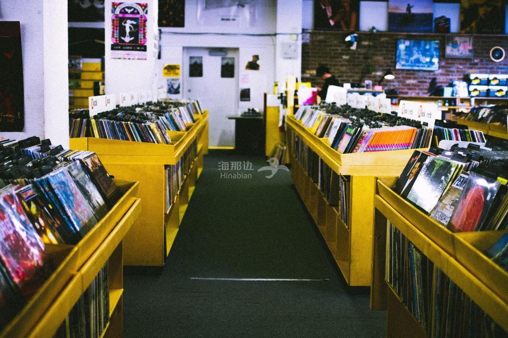 record-store-g6983bac01_1920.jpg