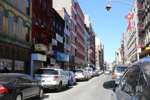 纽约曼哈顿伊丽莎白大道,东方书店所在地。 ..