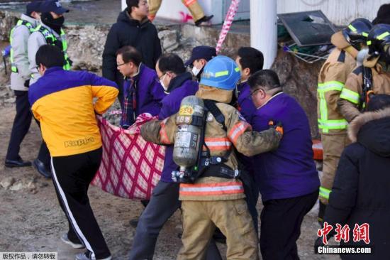 据韩联社报道,当地时间1月26日上午7时30分,韩国庆南密阳市世宗医院发生火灾。有关人员正在调查人员伤亡情况和火灾原因。火灾发生后,青瓦台一位有关负责人表示,因火灾造成的损失较大,将启动危机管理中心进行应对。 ..