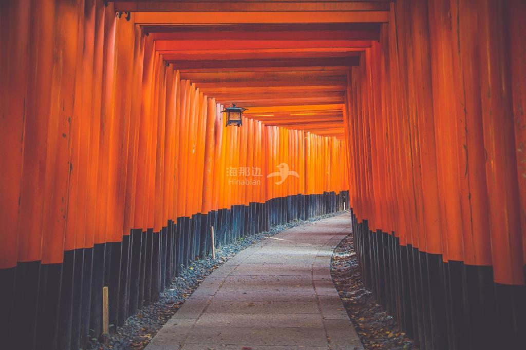 shinto-shrine-gates-g9a7b565d1_1920.jpg