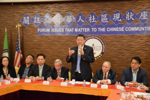 陈善庄呼吁华裔民众积极参与投票,遇不公勇敢发声。(美国《寰球日报》/牟兰 摄) ..