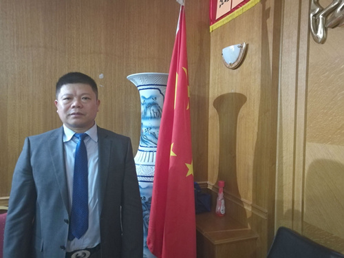 中法友谊互助协会会长吴时敏表示,法国需要把中国和美国放在同等重要的位置上,需要进一步寻求与中国的合作。 ..