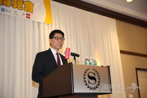 　严利谈华裔学生如何在申请大学中提高竞争力。(美国《寰球日报》/洪群超 摄)